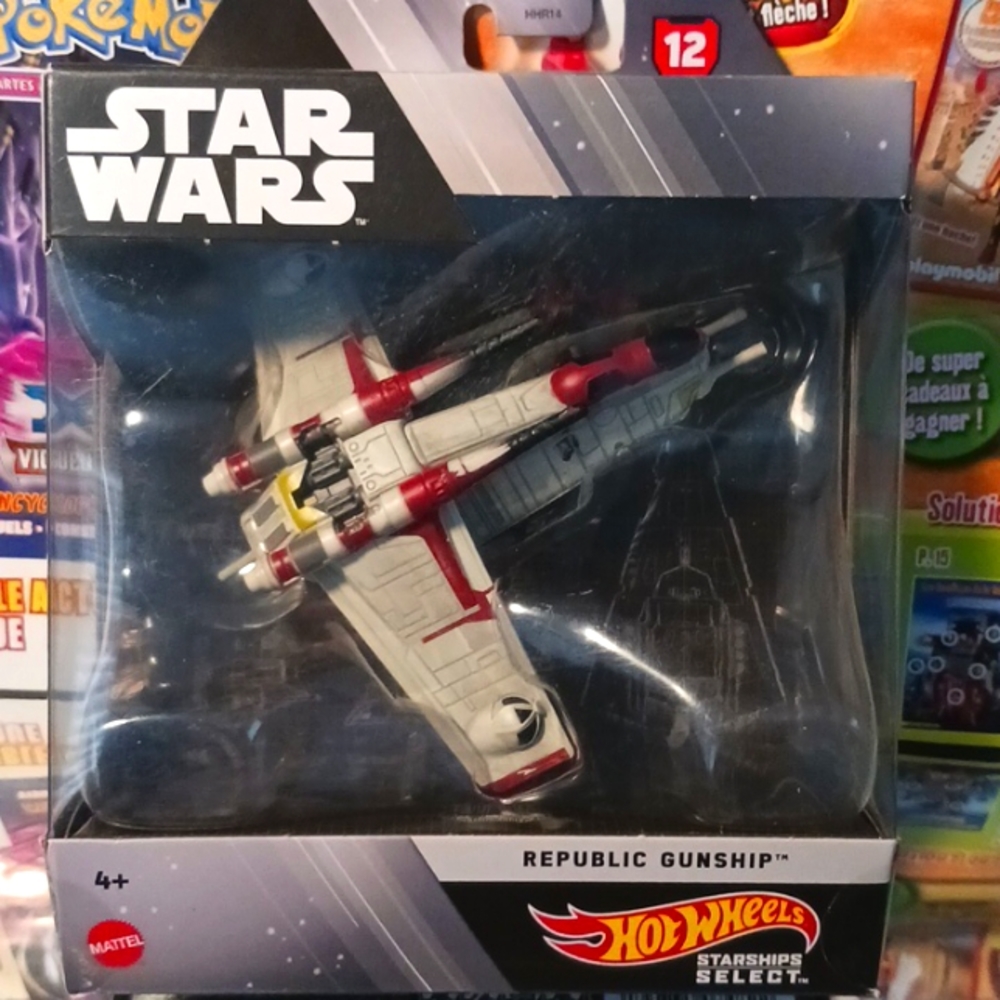 Star Wars × Hot Wheels Republic Gunship, 1:50, Red & Grey.